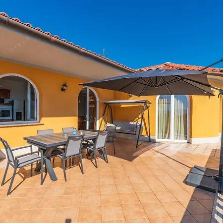 Prázdninový dům House Nera